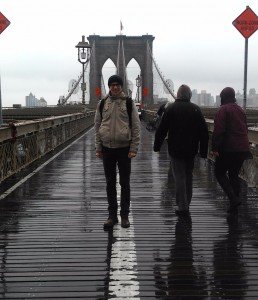 На Бруклинском мосту в дождь1