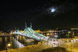 Ночной Будапешт (поднимаясь на Геллерт)
